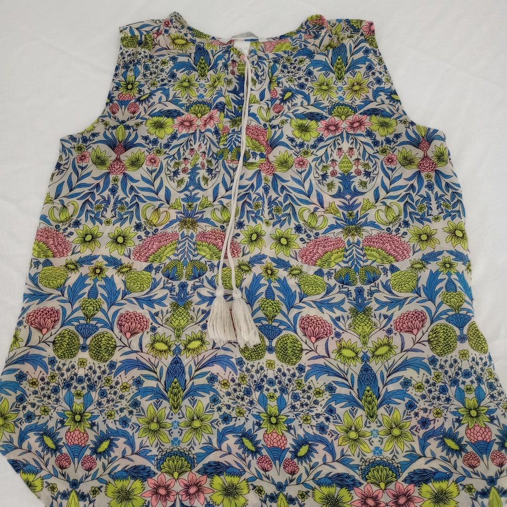Layered for work or wear with jeans or shorts